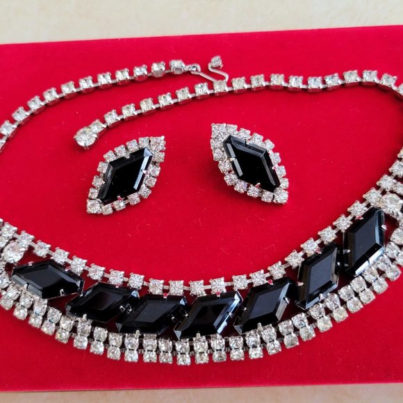 Vintage Black and Clear Bib Style Rhinestone Necklace & Earring Set - Picture 5 of 9